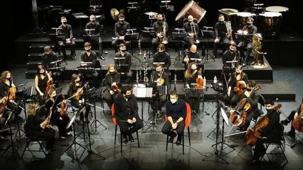 Antonio Banderas crea una orquesta sinfónica para su Teatro del Soho que se estrenará el Domingo de Ramos