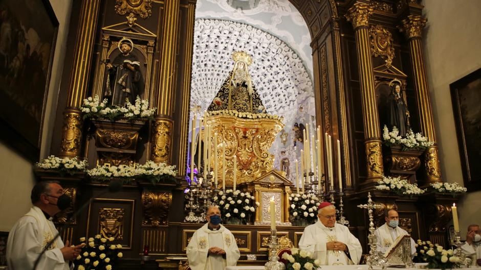 Viernes de Dolores | Córdoba recupera un día grande con visitas masivas a la Virgen