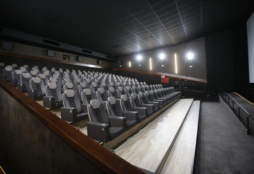 Imagen de una de las nuevas salas de los cines Axion de Córdoba