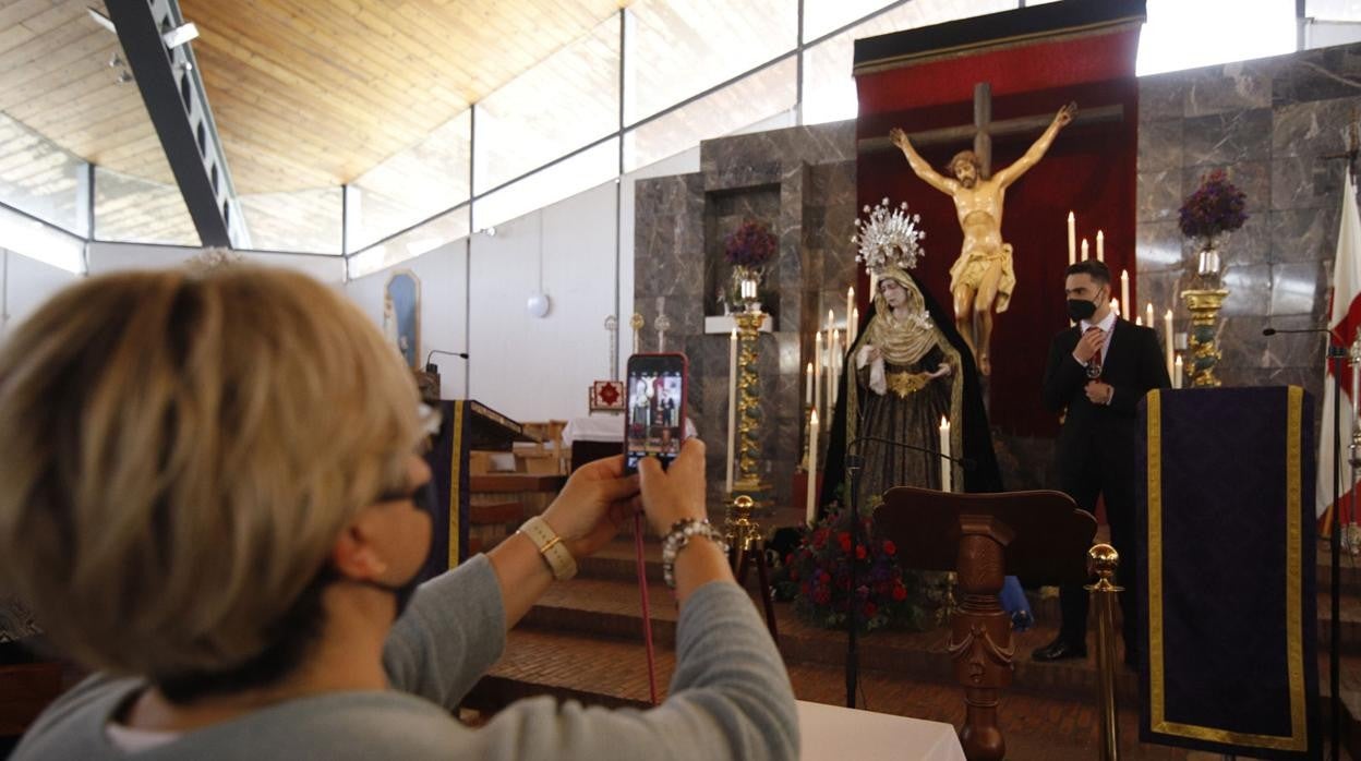 Una fiel fotografía al Cristo de las Lágrimas y la Virgen de las Penas de Córdoba