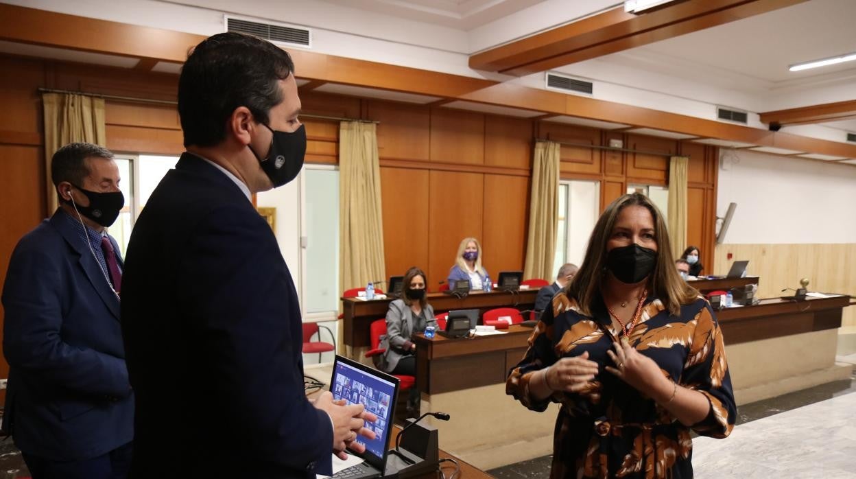 María Luisa Gómez Calero tomando posesión delc argo