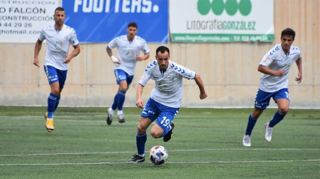 López Silva en un partido de esta temporada con el Tamaraceite