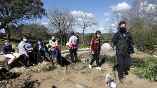 Vecinos de Trassierra de Córdoba piden más seguridad frente a la masiva llegada de visitantes por el Covid