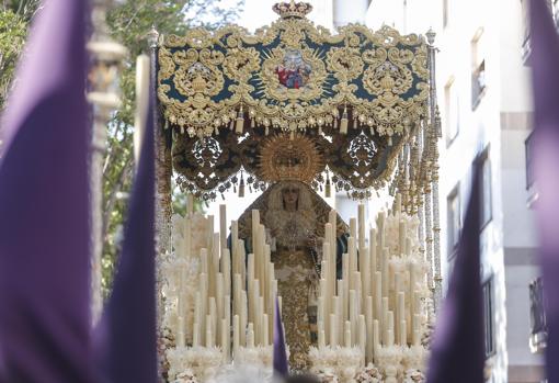 Palio de la Virgen de la Trinidad, en su procesión de abril de 2019