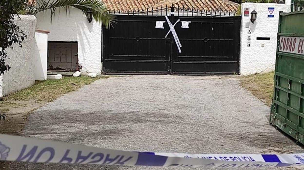 Entrada al chalet donde se produjo la muerte