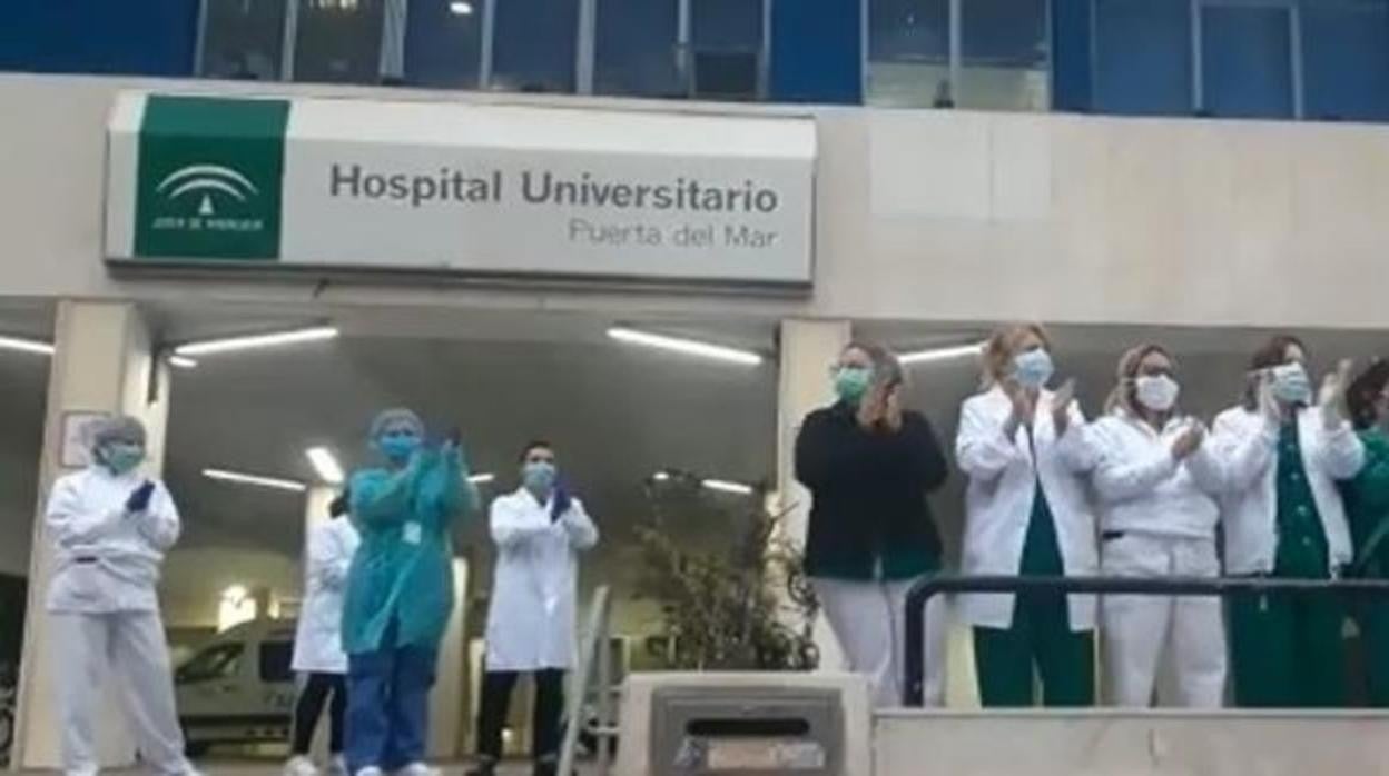 El Caminito otorga el Penitente de Plata al Colegio de Farmacia y al personal de la UCI del hospital Puerta del Mar de Cádiz