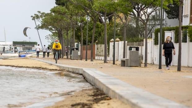 Los dueños de segundas residencias se la juegan para disfrutar de la playa en las costas andaluzas