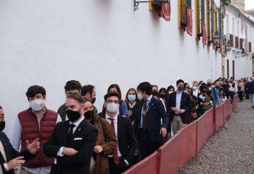 Colas para visitar a la Virgen de los Dolores en San Jacinto