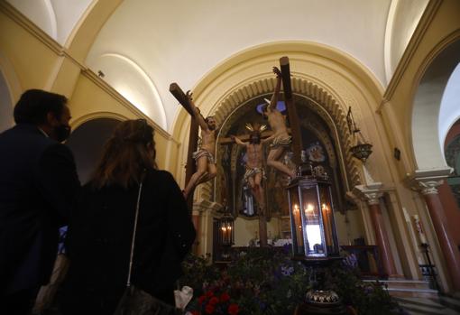 El Cristo de la Oración y Caridad, entre los ladrones el Viernes Santo