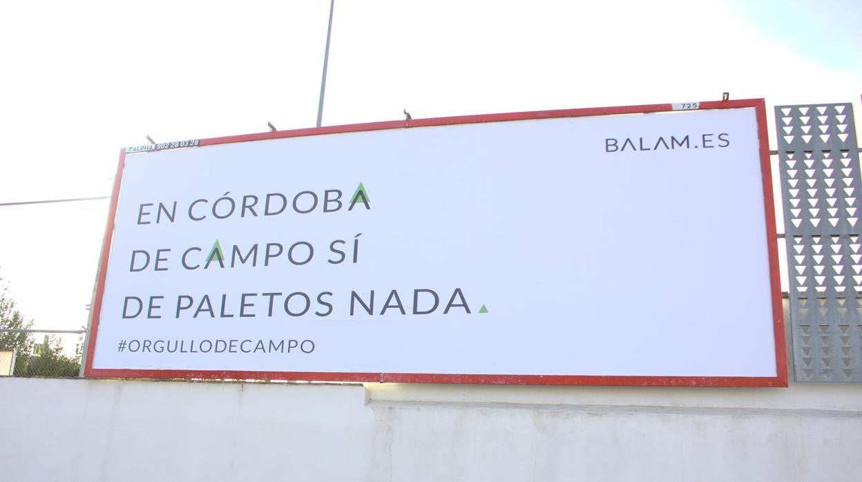 Una de las vallas de Balam sobre el trabajo del campo en Córdoba