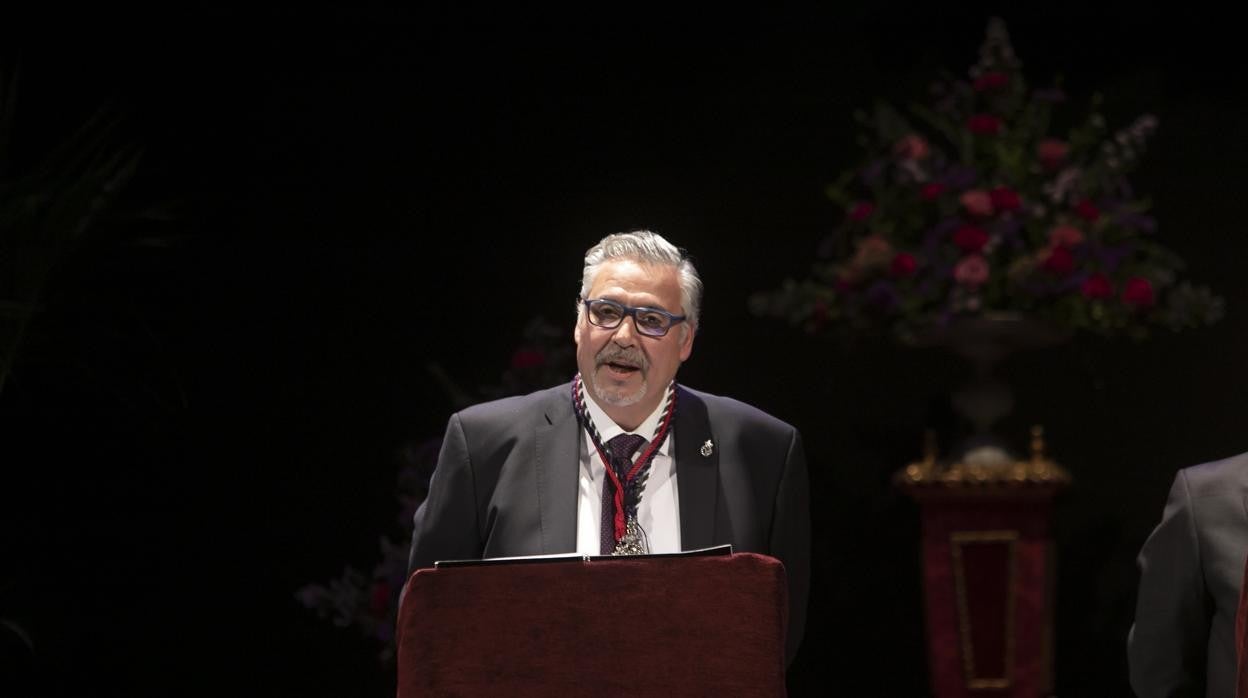 El cofrade Antonio Capdevila, durante su Pregón de la Semana Santa de 2019 a tres voces