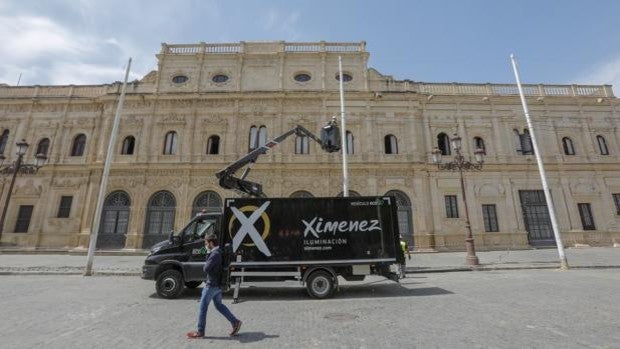 Ximenez Iluminación pone luz a Sevilla en su Feria de Abril alternativa con decorado simbólico