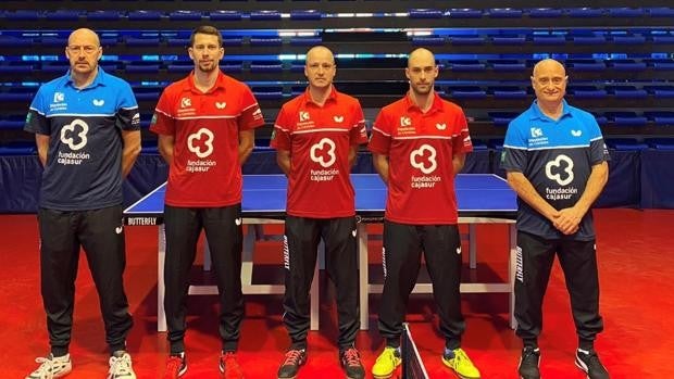 Cajasur renueva el patrocinio con el Real Club Priego, campeón de la Superdivisión el curso pasado