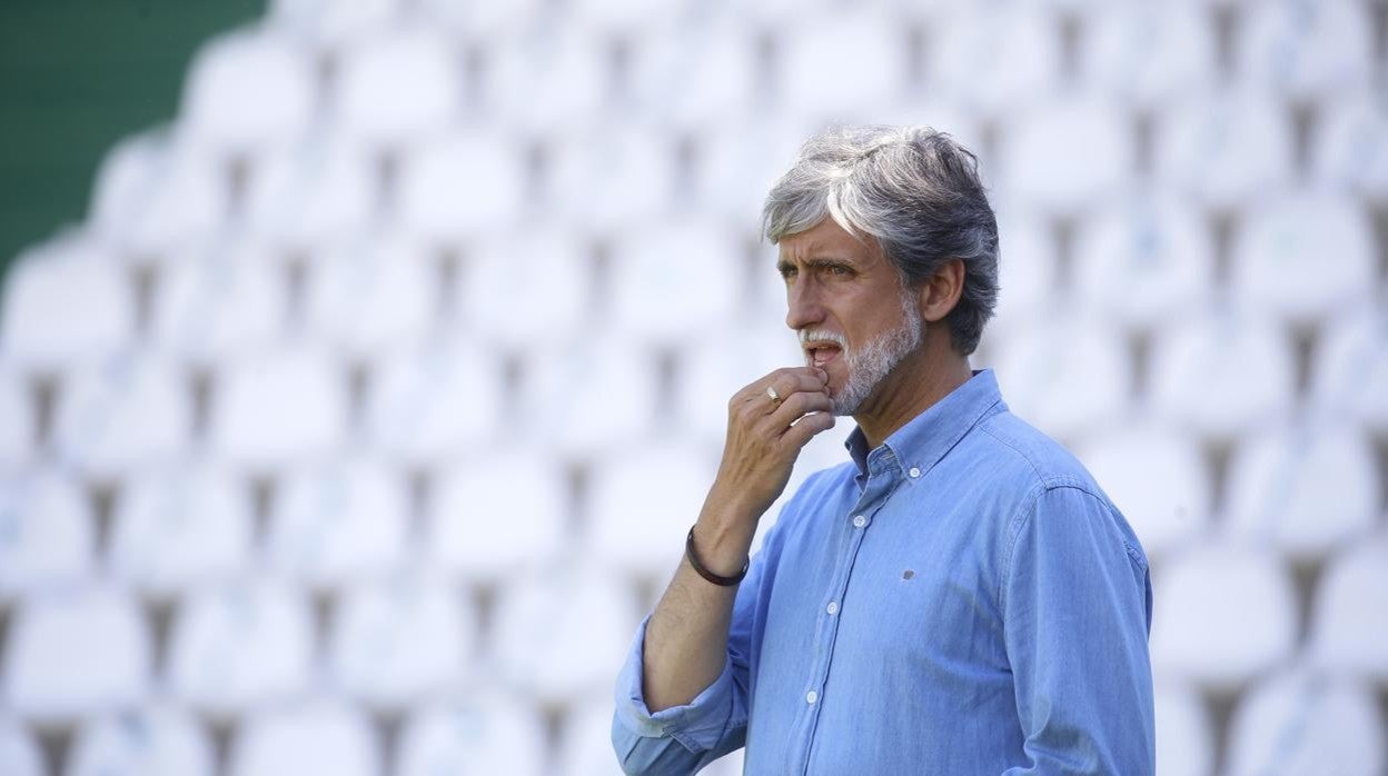 El entrenador del Córdoba CF, Pablo Alfaro, en el partido del domingo