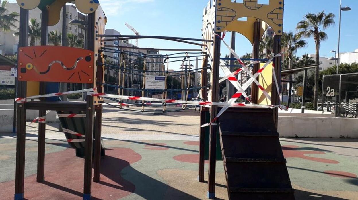 Los parques infantiles vuelven a cerrar en el distrito sanitario Almería y Poniente.