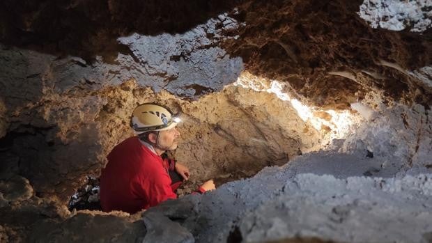 Anuncian el hallazgo de nuevas pinturas rupestres en una remota cueva en Carcabuey