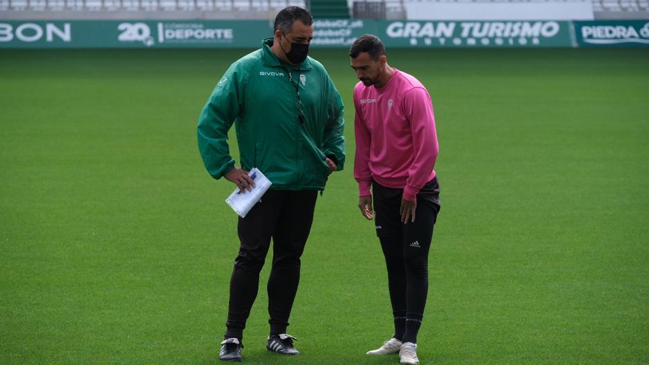 Vídeo Córdoba CF | Germán Crespo pasa a los conceptos tácticos desde el primer entrenamiento