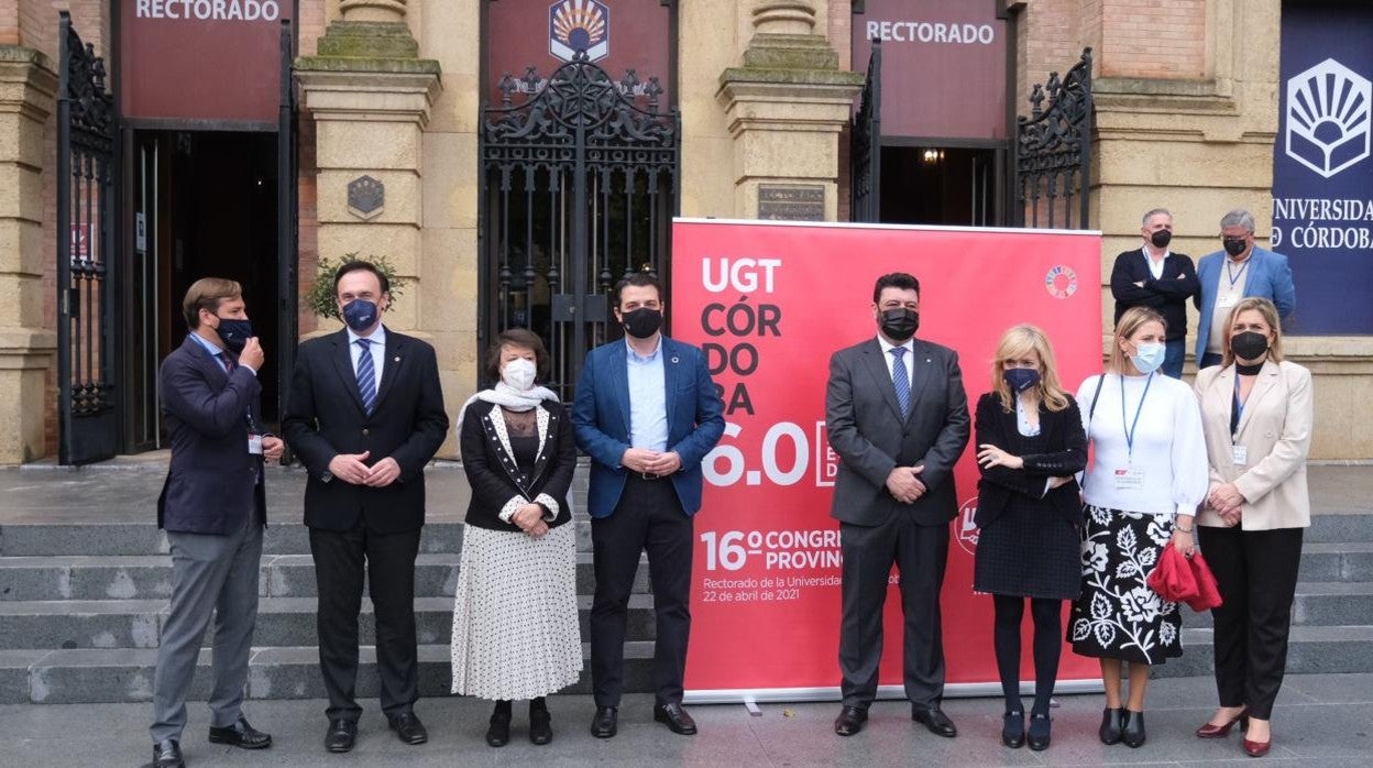 El secretario provincial de UGT, Vicente Palomares, en el centro en el XVI Congreso Provincial