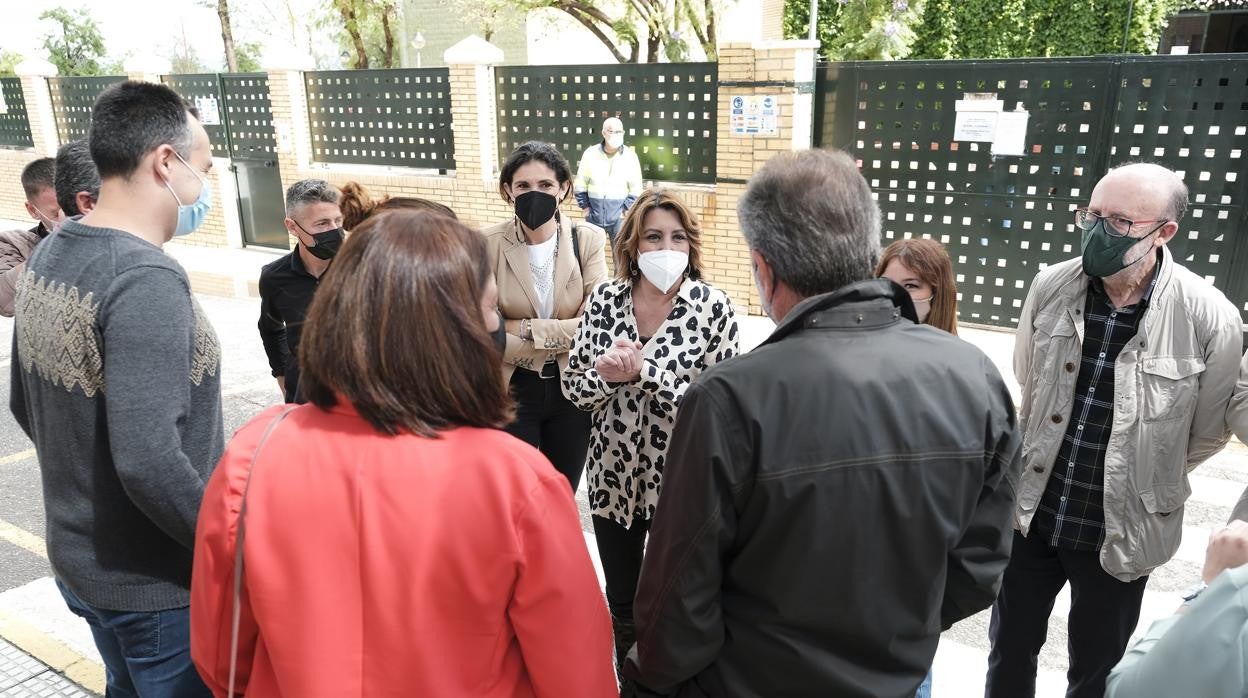 La secretaria general del PSOE andaluz, Susana Díaz, en su visita de este martes a Brenes