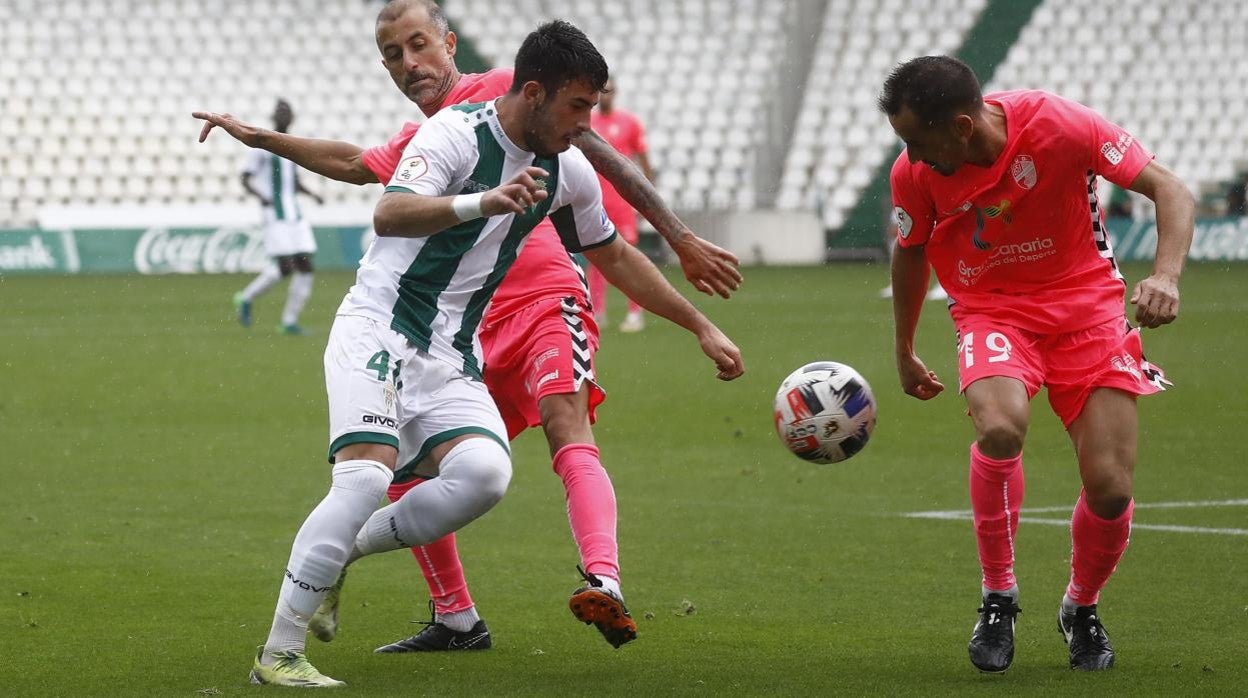 Carlo Puga debutó el domingo con el primer equipo del Córdoba CF ante el Tamaraceite