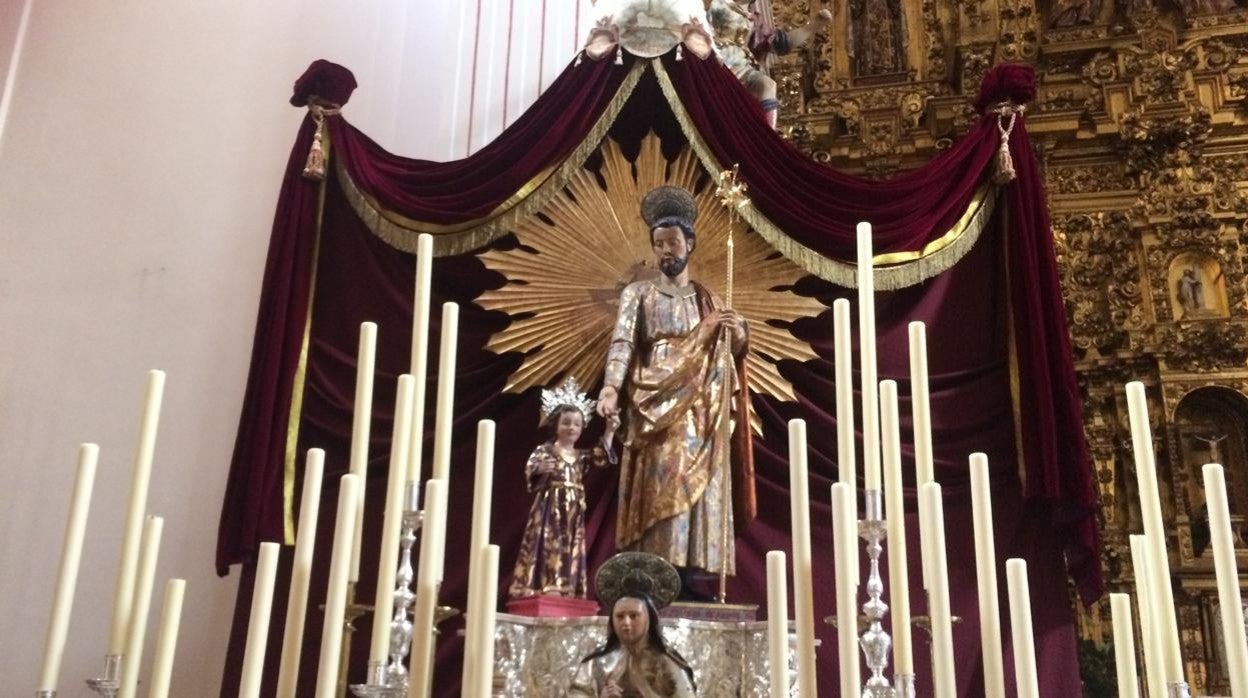 Altar erigido en honor de San José en el convento de Santa Ana