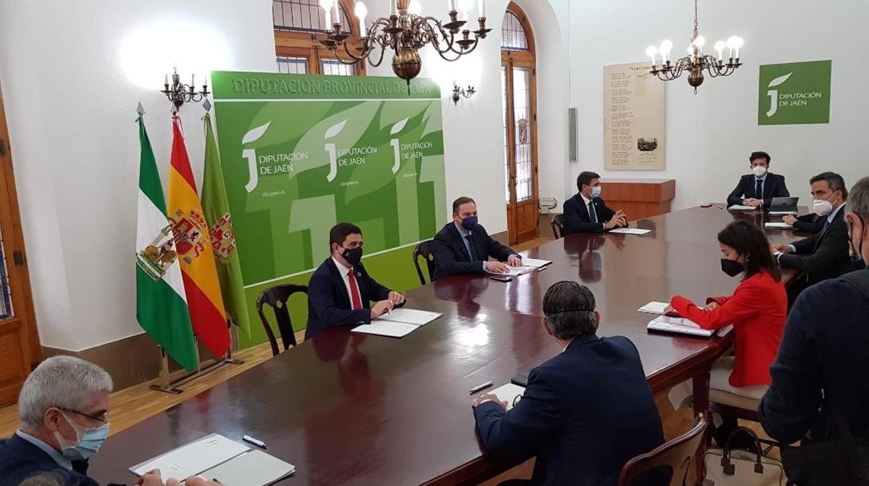 Reunión del ministro de Transportes, José Ábalos con el presidente de la Diputación de Jaén, Francisco Reyes