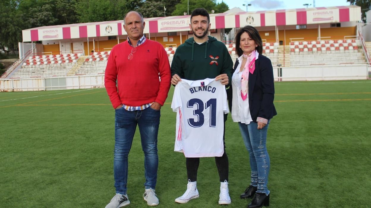 La familia de Antonio Blanco en el Nuevo Calvario de Montalbán