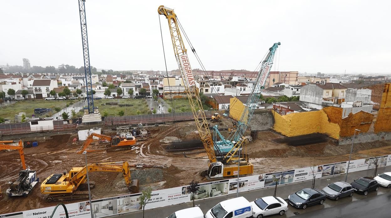 Obras de la promotora en la avenida de los Almogávares