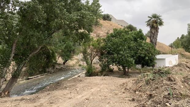 Las obras del entorno del río Cabra siguen sin fecha para retomar los trabajos paralizados