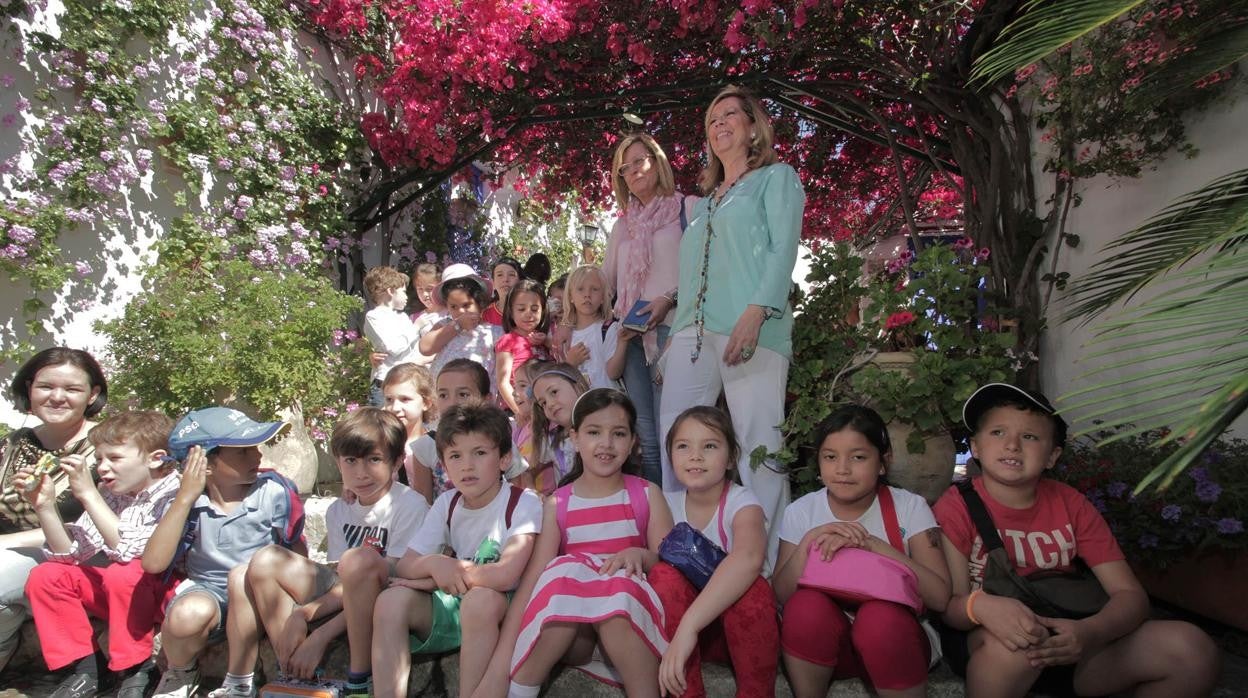 Niños participantes en el programa municipal 'Conoce los Patios'