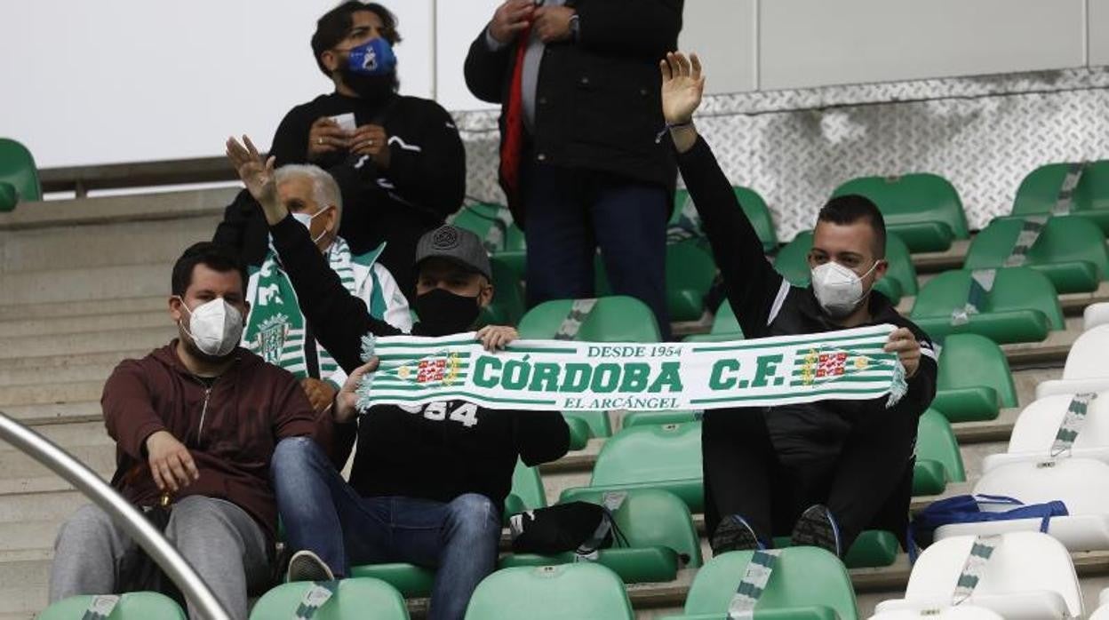 Aficionados del Córdoba en El Arcángel