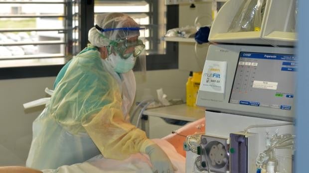 El Hospital Reina Sofía de Córdoba amplía su UCI para pacientes Covid ante el aumento de críticos