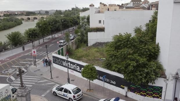 El complejo de ocio de la Cruz del Rastro de Córdoba, ocho años de despacho en despacho