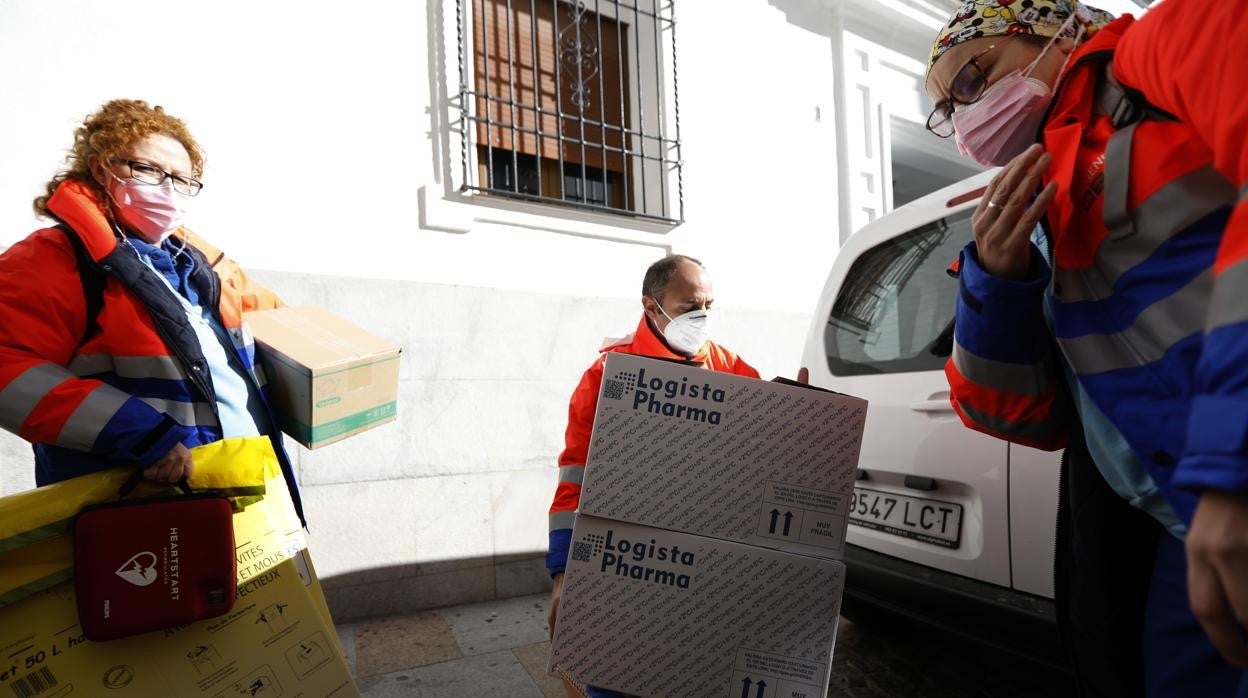 Llegada de uno de los primeros lotes de vacunas a Córdoba en diciembre pasado