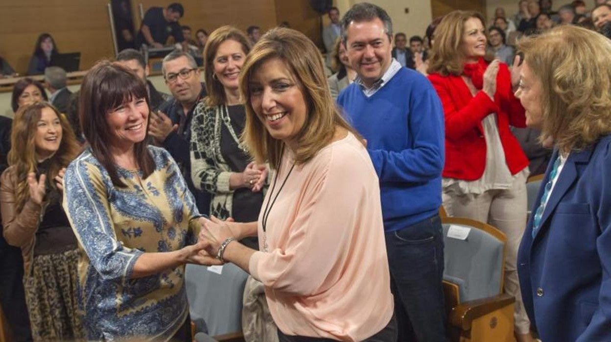 Susana Díaz junto a Juan Espadas y Amparo Rubiales (a la derecha) en un acto de la fundación Alfonso Perales en 2014