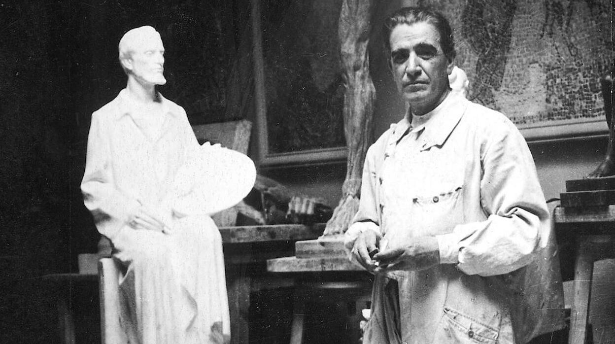 Una de las últimas fotografías de Mateo Inurria en su estudio, poco antes de su muerte en 1924