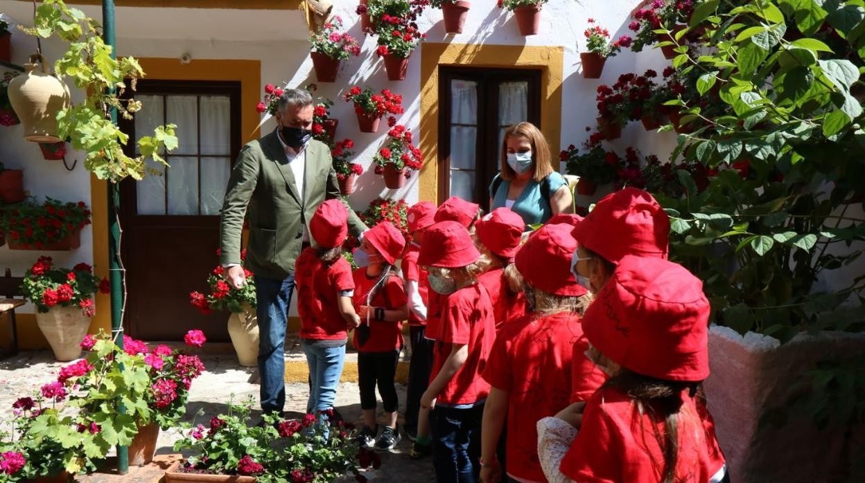 Actividad con escolares realizada esta mañana en los Patios de Córdoba