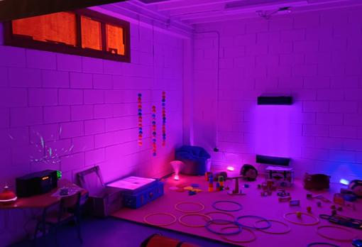 Interior de la nueva sala para niños con autismo