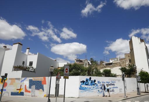 Solar de la Cruz del Rastro donde está previsto un centro con usos comerciales