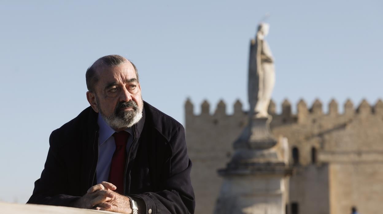 Antonio Rodríguez-Carretero, en el Puente Romano de Córdoba