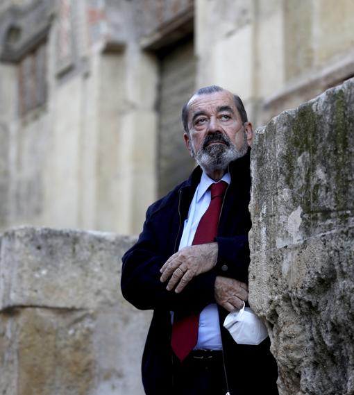 Antonio Rodríguez-Carretero, junto a la Mezquita-Catedral