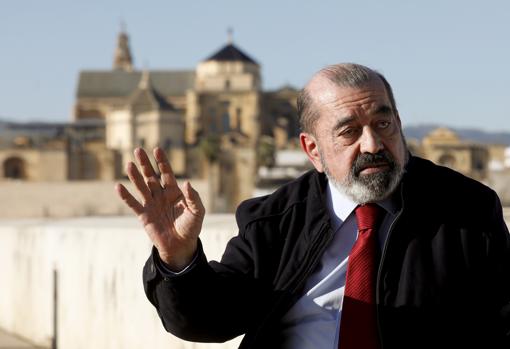 Antonio Rodríguez-Carretero, en el Puente Romano de Córdoba