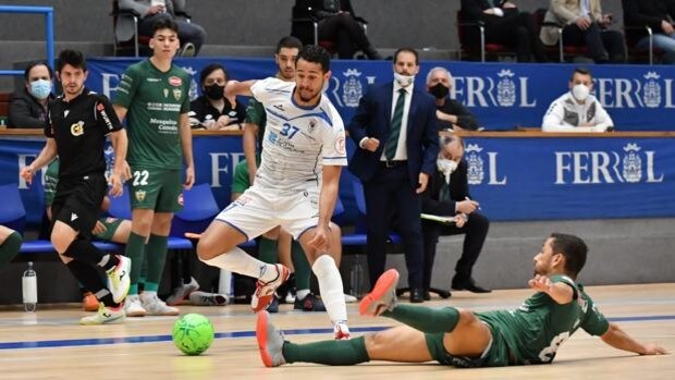 El Córdoba Futsal, de la alegría de evitar el descenso directo a un traspié (4-3) que le complica el play out