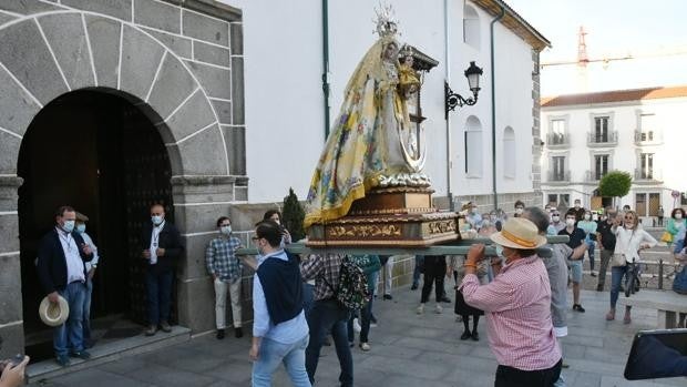 Villanueva de Córdoba organiza actos para su Virgen de Luna pero apela a la «responsabilidad» de los vecinos