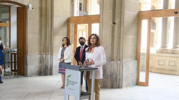 Hacienda se reunirá con los alcaldes de Jaén y de Jerez de la Frontera para restructurar la deuda municipal