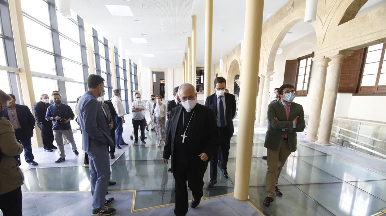 El prelado cordobés, durante su encuentro con los medios de comunicación