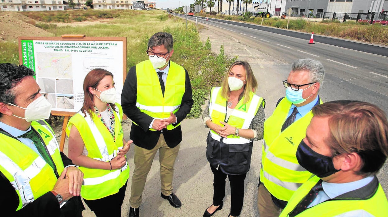 Visita de la consejera de Fomento a las obras en la variante de Puente Genil