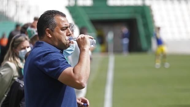 Dirección deportiva, entrenador y nóminas: cuestiones por resolver en el Córdoba CF