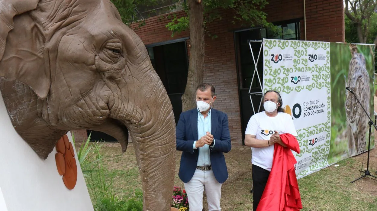 Imagen del busto de la elefanta Flavia que se puede ver desde hoy en el Zoo de Córdoba