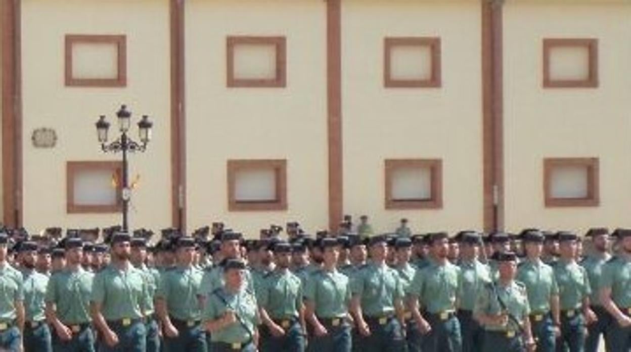 Desfile de alumnos de la Academia de la Guardia Civil de Baeza